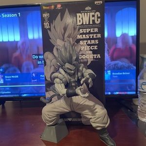 Dragon ball z goku statue